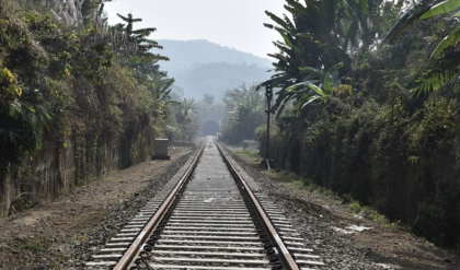 বাঁক নিতে গিয়েই বিপত্তি! মেক্সিকোতে যাত্রীবাহী ট্রেন উল্টে মৃত্যুমিছিল, উদ্ধারকাজে নৌবাহিনী