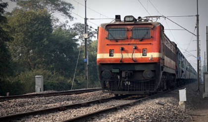 ট্রেনে টিকিট নিয়ে বড় আপডেট! মোবাইলে টিকিট দেখালে কি জরিমানা হবে? স্পষ্ট জানাল রেল