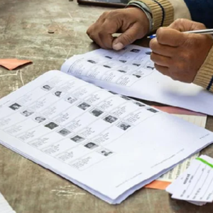 চুঁচুড়ায় ধুন্ধুমার! বিডিও অফিসে ঢুকে শুনানি বন্ধ করে দিলেন তৃণমূল বিধায়ক অসিত মজুমদার