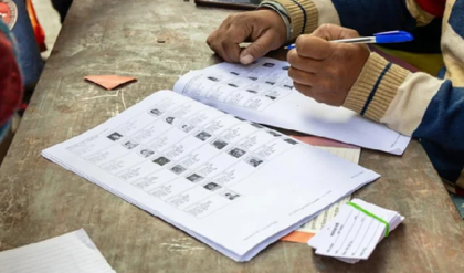 চুঁচুড়ায় ধুন্ধুমার! বিডিও অফিসে ঢুকে শুনানি বন্ধ করে দিলেন তৃণমূল বিধায়ক অসিত মজুমদার