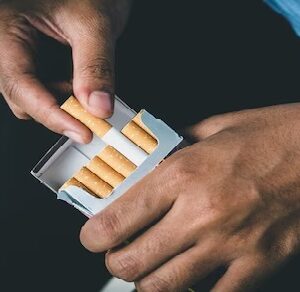 পকেট পুড়বে ধূমপায়ীদের! আকাশছোঁয়া হবে সিগারেটের দাম, জানুন নতুন রেট!