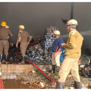 জ্বলছে গুদাম, উদ্ধার হচ্ছে একের পর এক পোড়া দেহ! গুদামের আগুনে মৃত বেড়ে ৭