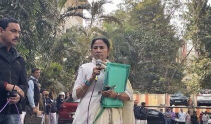 ED-র তদন্তের মাঝেই মমতার ‘হস্তক্ষেপ’! ফাইল উদ্ধার করে কি গ্রেফতার হবেন মুখ্যমন্ত্রী?