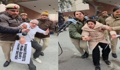 ‘ভোটের কৌশল চুরির ছক’! দিল্লিতে গর্জে উঠ তমসা, রণক্ষেত্র পার্লামেন্ট স্ট্রিট