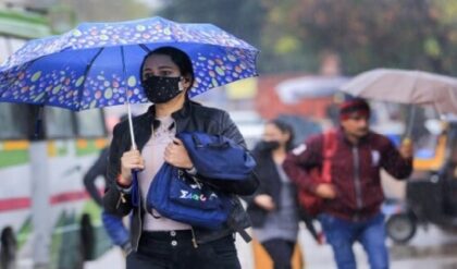 শীতের মাঝেই  বৃষ্টি দিল্লিতে! ১৪ জানুয়ারি পর্যন্ত কেমন থাকবে আবহাওয়া? জানুন আপডেট।