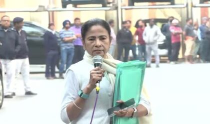 “কিছুই লেখা যাবে না!” ইডি আধিকারিকদের হুমকি খোদ ডিজিপি-র? আইপ্যাক তল্লাশিতে বিস্ফোরক তথ্য ফাঁস