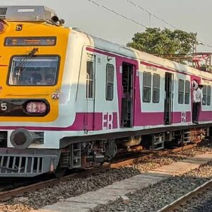 শনিবার রাতে শিয়ালদহ বেরোলে সাবধান! বনগাঁ ও হাসনাবাদ শাখায় একগুচ্ছ ট্রেন বাতিল, বড় ঘোষণা রেলের