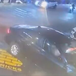 “মৃত্যুর মুখ থেকে ফিরলেন পথচারীরা!”-বেঙ্গালুরুতে মদ্যপ চালকের তাণ্ডবে হাড়হিম করা মুহূর্ত