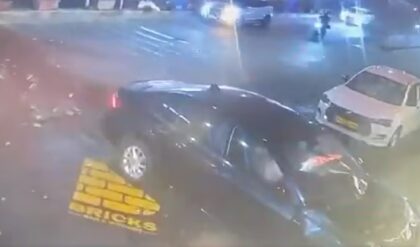 “মৃত্যুর মুখ থেকে ফিরলেন পথচারীরা!”-বেঙ্গালুরুতে মদ্যপ চালকের তাণ্ডবে হাড়হিম করা মুহূর্ত