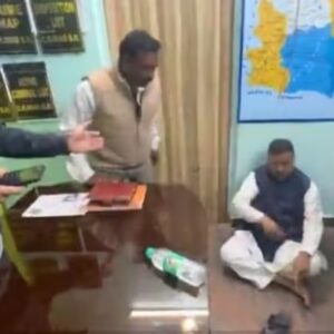 শুভেন্দুর কনভয়ে ‘হামলা’, রণক্ষেত্র চন্দ্রকোনা! মাঝরাতেই থানার সামনে ধর্ণায় বিরোধী দলনেতা