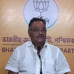 বিডিও অফিসে আগুন, দাউদাউ করে পুড়ল নথি! চরম অরাজকতায় বাংলা, রাজ্যপালকে ‘রাস্তায়’ নামার চ্যালেঞ্জ শমীকের!