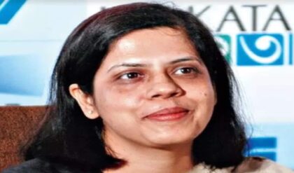 রাজভবন-নবান্ন সংঘাত থেকে মুখ্যসচিব পদ! কে এই নন্দিনী চক্রবর্তী? জানুন তাঁর বর্ণময় সফর