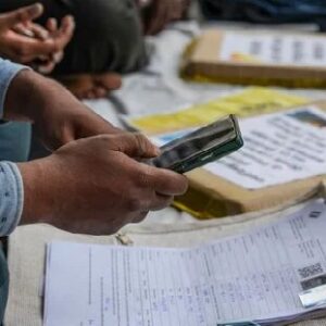 “মুসলিমদের নাম না বাদ দিলে হবে সাসপেনশন!”-বিজেপি নেতার হুমকিতে আত্মহত্যার পথ বাছলেন ভোটকর্মী?