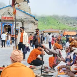 বদ্রী-কেদার দর্শনে বড় বদল! মন্দিরে ঢোকার আগেই জমা দিতে হবে ফোন, পুণ্যার্থীদের জন্য নয়া প্রোটোকল!