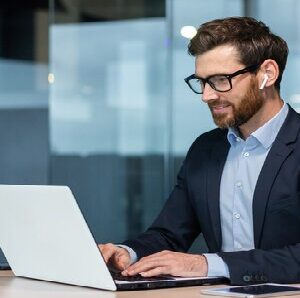 ইন্টারভিউতে নাম শুনলেই কেটে যাচ্ছে ফোন! ৬.৫ বছরের অভিজ্ঞ ডেভেলপারের ভাইরাল পোস্ট কাঁপিয়ে দিল নেটপাড়া