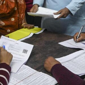 “SIR নিয়ে বাংলায় তুলকালাম!”-সুপ্রিম কোর্টের নির্দেশে নড়েচড়ে বসল কমিশন, কড়া বার্তা জ্ঞানেশ কুমারের