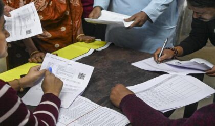 “SIR নিয়ে বাংলায় তুলকালাম!”-সুপ্রিম কোর্টের নির্দেশে নড়েচড়ে বসল কমিশন, কড়া বার্তা জ্ঞানেশ কুমারের