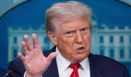 ‘আর এক পয়সাও নয়’,-ট্রাম্পের নির্দেশে সরল আমেরিকার পতাকা, মহা বিপদে বিশ্ব স্বাস্থ্য সংস্থা?