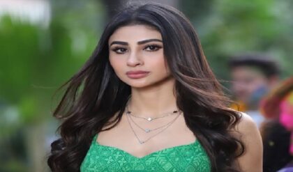 ছিঃ! দাদুর বয়সী লোকের হাতে শ্লীলতাহানি? ভয়াবহ অভিজ্ঞতার শিকার মৌনি রায়