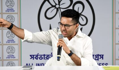 “হাতে মাত্র ২২ দিন, ঘর থেকে বেরোন!” SIR-ইস্যুতে তৃণমূল নেতাদের চরম হুঁশিয়ারি অভিষেকের