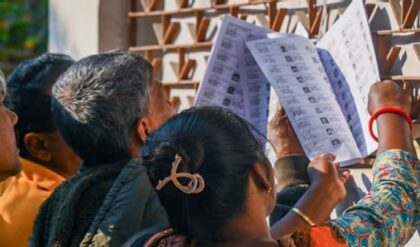 সুপ্রিম কোর্টের নির্দেশ বনাম কমিশনের ‘অনাগ্রহ’, সর্বদল বৈঠকে টার্গেট ২০২৬-এর ভোট!