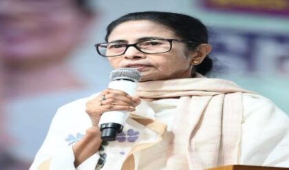 নির্বাচন কমিশনের দোরগোড়ায় ‘ভুক্তভোগীদের’ নিয়ে মমতা! ফেব্রুয়ারিতেই রণক্ষেত্র দিল্লি!