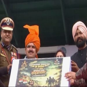 কাশ্মীরের স্কুলে সেনার ‘অপারেশন সদ্ভাবনা’! প্রজাতন্ত্র দিবসে খুদে পড়ুয়াদের বড় উপহার!