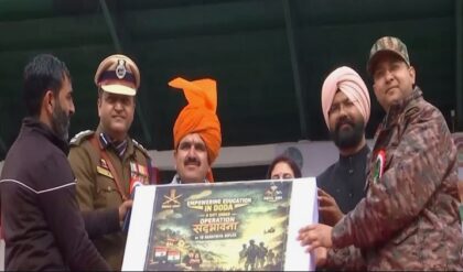 কাশ্মীরের স্কুলে সেনার ‘অপারেশন সদ্ভাবনা’! প্রজাতন্ত্র দিবসে খুদে পড়ুয়াদের বড় উপহার!