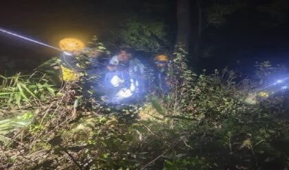 উত্তরাখণ্ডের বরফ দেখতে যাওয়াই কাল! মাঝরাতে পাহাড়ি খাদে পড়ল পর্যটকদের গাড়ি!