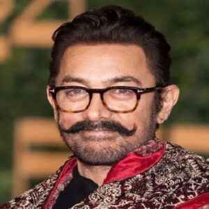 “ভোট দিন, মুম্বাইয়ের দায়িত্ব নিন!” মহারাষ্ট্র পৌর নির্বাচনে সপরিবারে বুথে আমির-অক্ষয়-শচীনরা