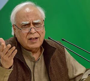 আদালতের বিশৃঙ্খলা নিয়ে নাছোড়বান্দা বিচারপতি, সুপ্রিম কোর্টে যা বললেন সিব্বল জানলে চমকে যাবেন!