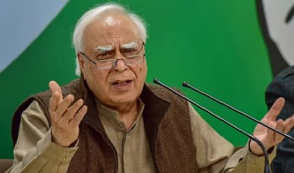 আদালতের বিশৃঙ্খলা নিয়ে নাছোড়বান্দা বিচারপতি, সুপ্রিম কোর্টে যা বললেন সিব্বল জানলে চমকে যাবেন!