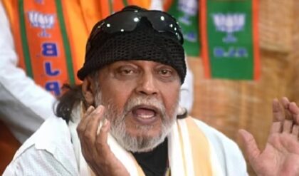 “পেনাল্টিতে গোল দেব!” মমতার ‘ফাটাফাটি’ খেলার চ্যালেঞ্জ গ্রহণ করে হুঙ্কার ‘মহাগুরু’ মিঠুনের