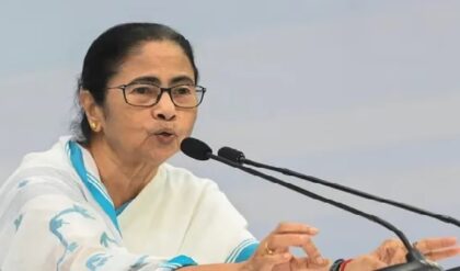 ব্রেকিং: লক্ষ্মীর ভাণ্ডারে কি এবার ২০০০ টাকা? ভোটের আগে বড় ধামাকা দিতে পারেন মমতা!