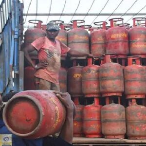 রঙের উৎসবে বিরাট ধামাকা! বিনামূল্যে গ্যাস সিলিন্ডার দিচ্ছে সরকার, কারা পাবেন এই সুবিধা?