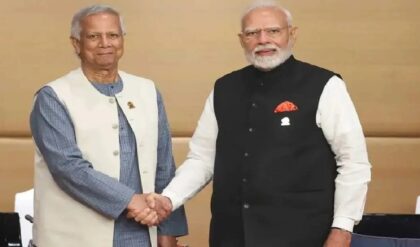 বাংলাদেশে চরম অস্থিরতা! ঢাকা থেকে কূটনীতিকদের পরিবারকে তড়িঘড়ি ফেরার নির্দেশ দিল্লির