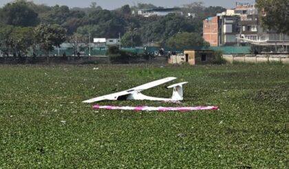 প্রয়াগরাজে বড়সড় দুর্ঘটনা! মাঝ আকাশে বিকল যুদ্ধবিমান, পানা পুকুরে আছড়ে পড়ল বায়ুসেনার কপ্টার!