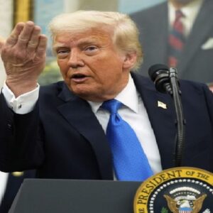 গ্রিনল্যান্ড নিয়ে বিশ্বযুদ্ধের দামামা! ট্রাম্পের ‘গোল্ডেন ডোম’ বনাম ইউরোপের জোট, কাঁপছে সবুজ দ্বীপ!