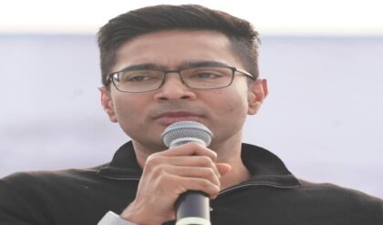 পুরুলিয়ায় অভিষেকের মাস্টারস্ট্রোক: ‘ব্যক্তির ওপর রাগে দলকে ত্যাগ নয়’, বিজেপি সাংসদকে সরাসরি চ্যালেঞ্জ!