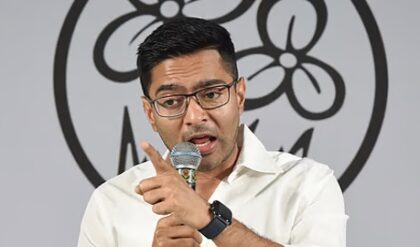 মিশন ২০২৬: ৩ মাসেই করতে হবে কেল্লাফতে! বুথভিত্তিক ‘ভোটরক্ষা কমিটি’ গড়তে কোমর বাঁধছে তৃণমূল