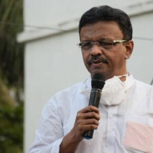 আনন্দপুর অগ্নিকাণ্ড: ‘জলাজমি ভরাট এখন আর হয় না’, ঘটনাস্থলে গিয়ে দায় ঝাড়লেন ফিরহাদ! কার ঘাড়ে চাপালেন দোষ?