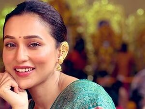 বনগাঁয় মিমি চক্রবর্তীকে চূড়ান্ত অপমান! মাঝপথে গান থামিয়ে স্টেজ থেকে নামিয়ে দেওয়ার অভিযোগ