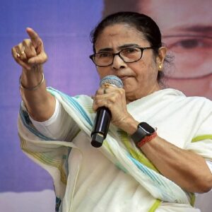 ‘হাওড়া থেকে দুর্গাপুর যান, দু’ধারে চোখ মেললেই বুঝবেন শিল্প কারে কয়!’ বিরোধীদের কড়া জবাব মমতার
