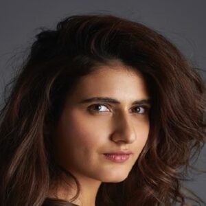 “লম্বা চুল যেন মেয়েদের সুরক্ষার পর্দা!” চুল ছোট করার পর কেন ‘অরক্ষিত’ বোধ করেছিলেন ফতিমা সানা শেখ?