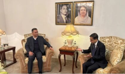 “আমি নারী বলেই কি এত অপমান?” বিধানসভায় দাঁড়িয়ে বিরোধীদের ধুয়ে দিলেন মুখ্যমন্ত্রী রেখা গুপ্তা!