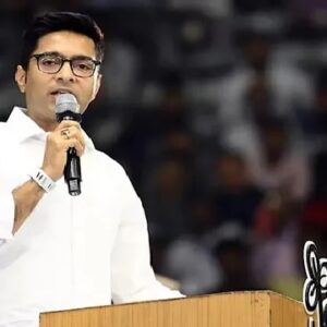 সোশ্যাল মিডিয়ায় এক ইঞ্চি জমি ছাড়া যাবে না! ছাব্বিশের মহাযুদ্ধে তৃণমূলের ‘আকাশবাহিনী’ নামালেন সেনাপতি