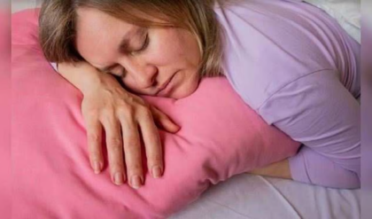 পেট খালি রেখে শুয়ে পড়ছেন? কী ধরনের ক্ষতি হতে পারে দেখেনিন