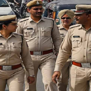 সন্তানরা পাশে নেই? চিন্তা নেই, এবার ‘ছেলে’ হয়ে দরজায় কড়া নাড়বে পুলিশ! বারাসাতের এই উদ্যোগ ভাইরাল