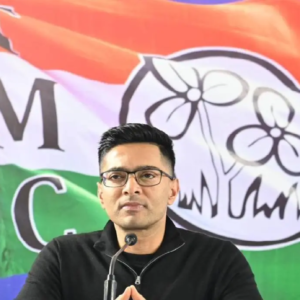 নির্বাচন কমিশনে ধুন্ধুমার! অভিষেকের দিকে আঙুল উঁচিয়ে হুঁশিয়ারি সিইসি-র? দিল্লিতে নজিরবিহীন সংঘাত