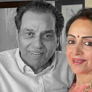 ‘চোখের সামনেই সব শেষ হয়ে গেল!’ ধর্মেন্দ্রর প্রয়াণে নীরবতা ভেঙে কান্নায় ভেঙে পড়লেন হেমা